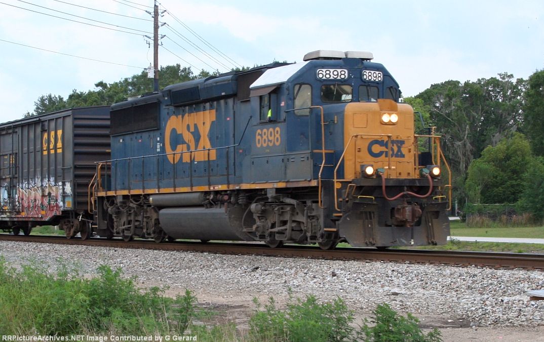 CSX 6898 encharged of O710